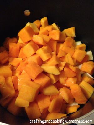 Butternut Squash and Apple Soup | craftingandcooking.wordpress.com